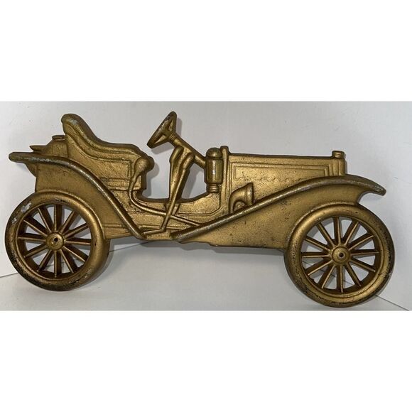 VINTAGE MIDWEST METAL 1909 HUPMOBILE WALLPLAQUE WALL HANGING Gold - Picture 1 of 7